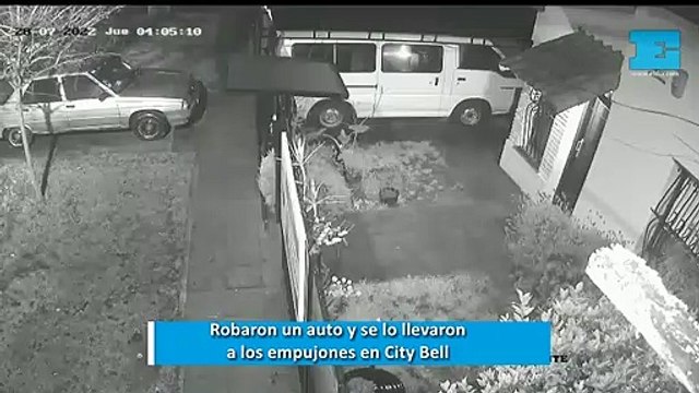 Robaron un auto y se lo llevaron a los empujones en City Bell