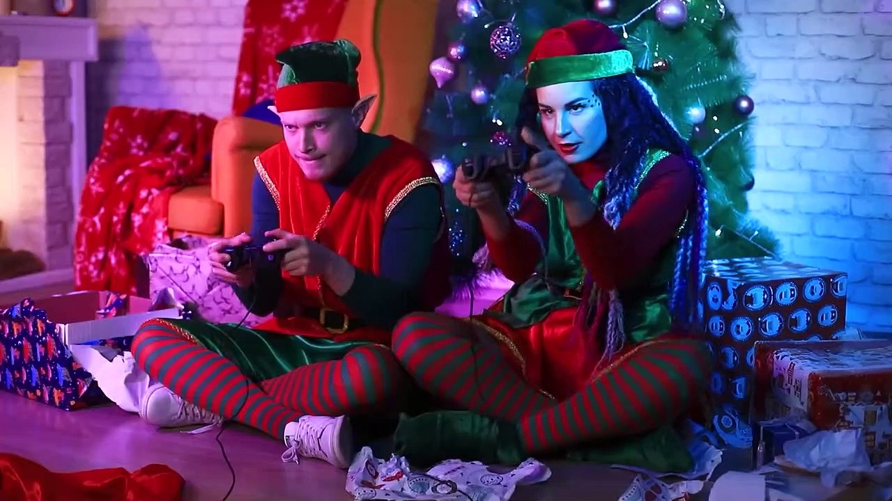 ¡Los Elfos Salvan la Navidad! ¡Situaciones Navideñas Graciosas!