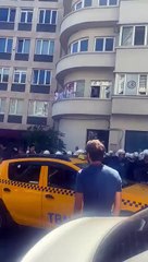 TÜRK-İŞ yöneticileri el hareketi ile işçilere hakaret etti