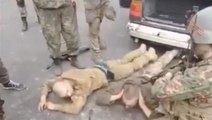 Görüntüler iç acıtıyor! Geri çekilmeyi başaramayan iki Ukrayna askeri Rus askerlerine esir düştü