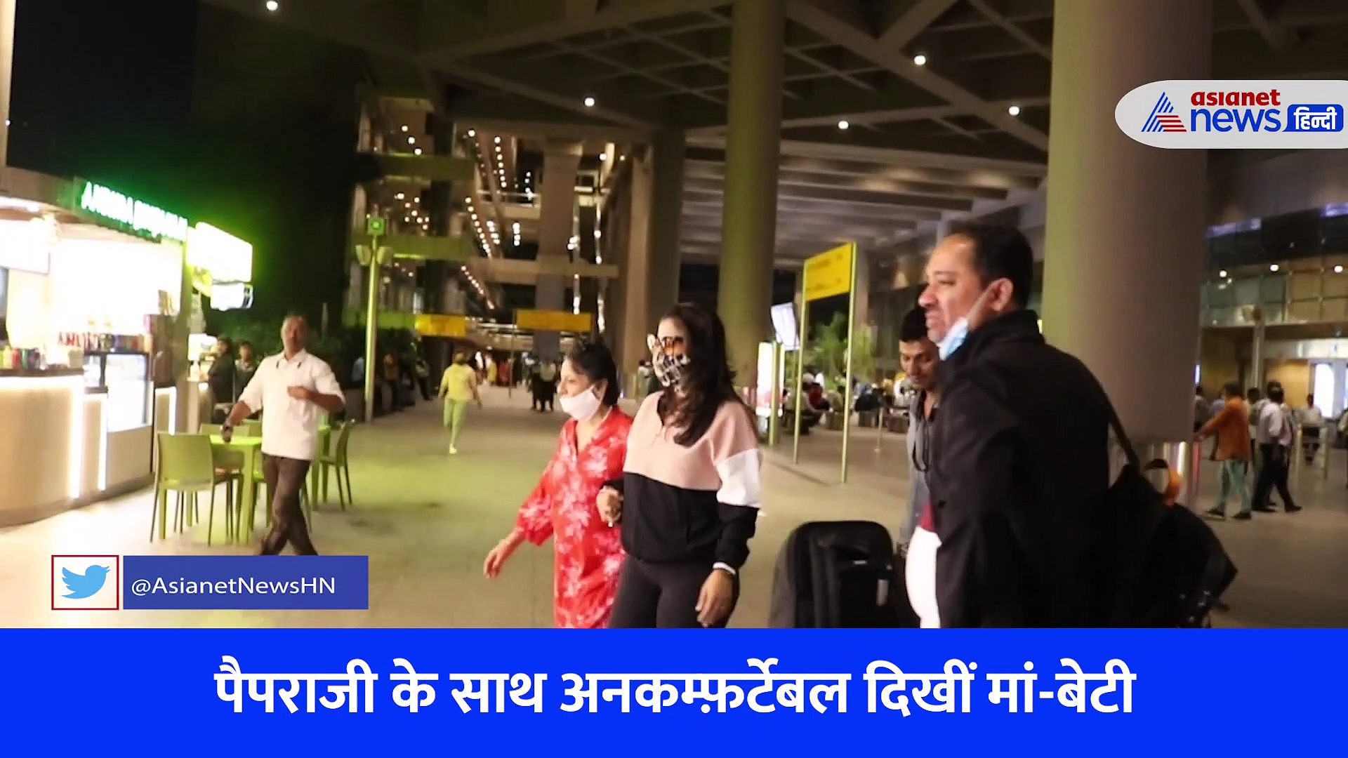 एयरपोर्ट पर 78 साल की मां तनुजा का हाथ थामे दिखीं काजोल, पैपराजी को देख बोलीं- हमें रिकॉर्ड मत करो