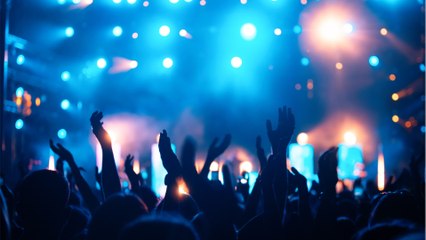 Terrible accident lors d’un concert : un écran géant s’écrase sur scène et blesse gravement deux danseurs