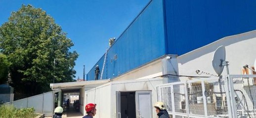 Yüzme havuzunda yangın paniği: 4 kişi dumandan etkilendi