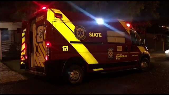 Bombeiros são acionados para atenderem vítima de queda no Bairro Santa Felicidade
