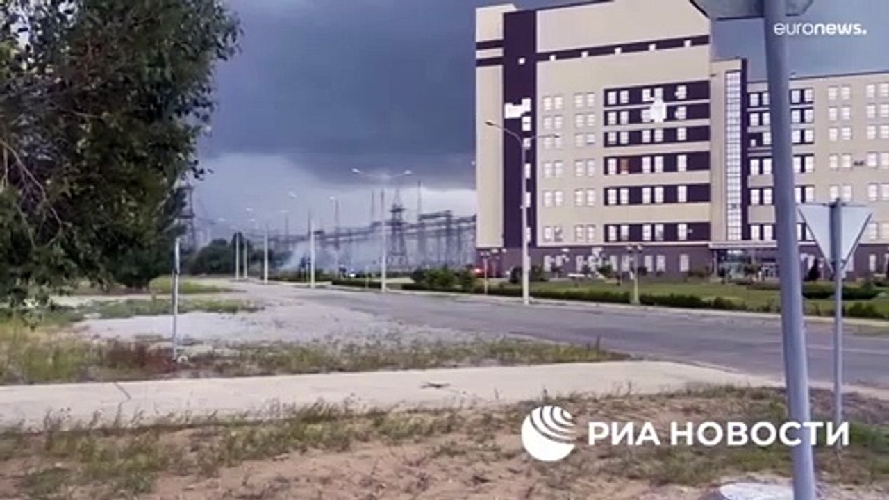 Зеленский призывает наказать Москву за обстрелы...