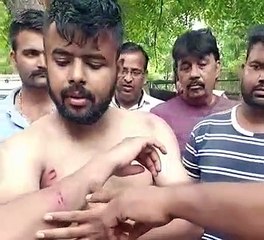 मारपीट के विरोध में कैब चालकों ने थाने पर दिया धरना