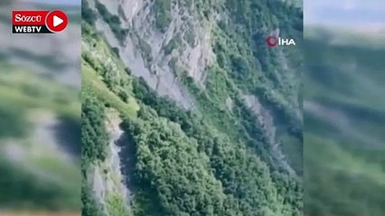 Descargar video: Gürcistan'da helikopter dağlık alana düştü: 8 ölü