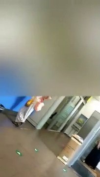 Peschiera Borromeo (MI), Poste via F.lli Cervi, lunghe attese, discussione fra utenti e personale