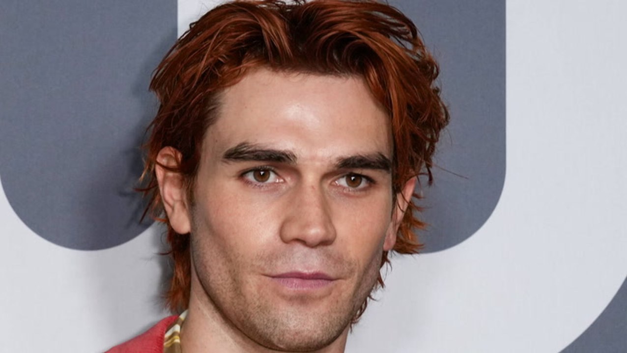 „riverdale“-star kj apa total verändert: rotschopf war gestern!