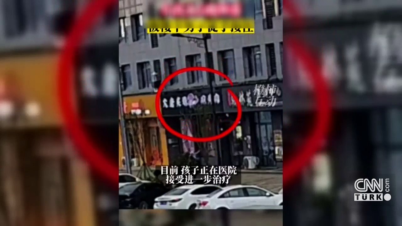 5. kattan düşen çocuğu havada böyle yakaladı