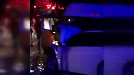 Minibüs ile otobüs feci şekilde çarpıştı! Çok sayıda yaralı var
