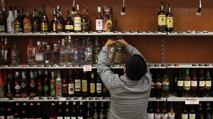 Delhi govt takes a U-turn, to revert to old liquor sale policy from Aug 1 | Watch