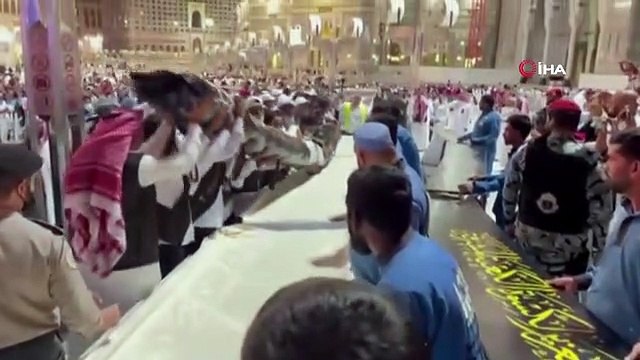 Kabe'nin örtüsü değiştirildi