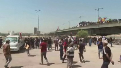 الأمن العراقي يطلق الغاز المسيل للدموع قرب المنطقة الخضراء بعد محاولة المتظاهرين دخولها