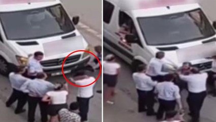 Ankara'da fişinde 5 lira eksik çıktı diye market servisinden indirilen adam, aracın altına girdi