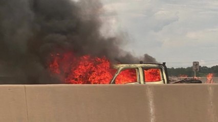 평택시흥고속도로 마도분기점에서 1톤 트럭 화재 / YTN