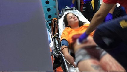 Kanlar içinde yatarken bulunan genç kız, bıçağın üzerine düştüğünü öne sürdü