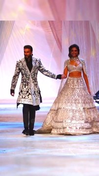Deepika Padukone With HOT Ranveer Singh FIRST Ramp Walk Together At Manish Malhotra Show