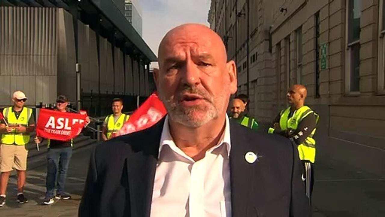 ASLEF union: Members fed up after 3 years with no pay rise