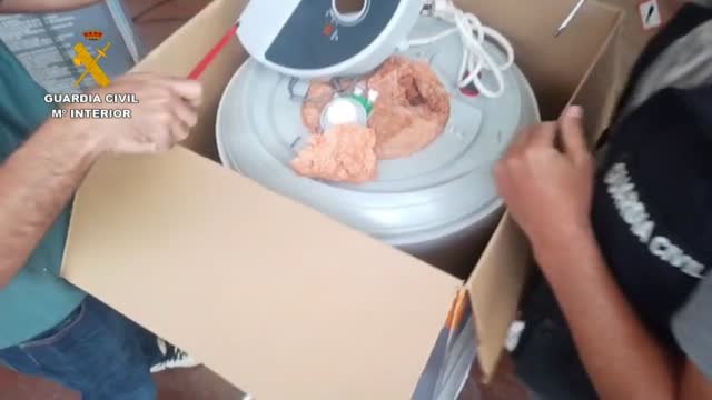 Cae en Málaga una banda criminal que trasportaba hachís y marihuana oculta en termos de agua