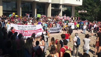 ODTÜ’DE 'DEVRİM' PROTESTOSU: "MEZUNİYETİMİZİ 6 AĞUSTOS GÜNÜ DEVRİM STADYUMU'NDA GERÇEKLEŞTİRECEĞİZ"