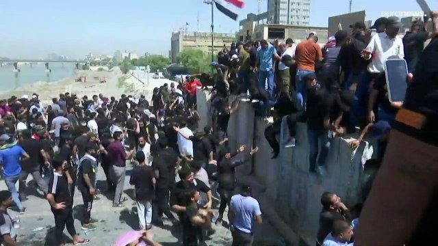 Proteste a Baghdad: i manifestanti sfondano la zona verde
