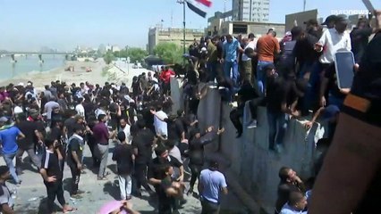 Proteste a Baghdad: i manifestanti sfondano la zona verde