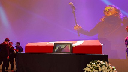 İlhan İrem'e alkışlarla veda