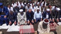 Bakan Soylu, Cudi Dağı’nda vatandaşlarla beraber namaz kıldı