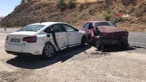 Elazığ haberi... Elazığ'da iki otomobil çarpıştı: 4 yaralı