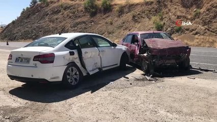Elazığ haberi... Elazığ'da iki otomobil çarpıştı: 4 yaralı