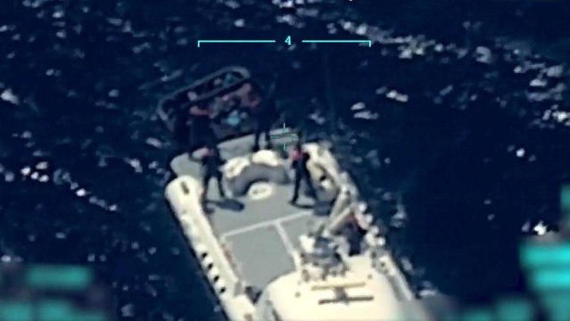 Yunanistan tarafından itilen düzensiz göçmenler Sahil güvenlik unsurlarınca kurtarıldı