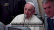 Le pape François, 85 ans, qui se déplace en fauteuil roulant, évoque pour la première fois la possibilité 