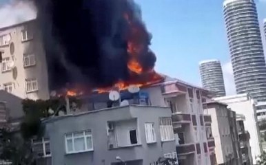 Küçükçekmece'de 4 katlı binada yangın