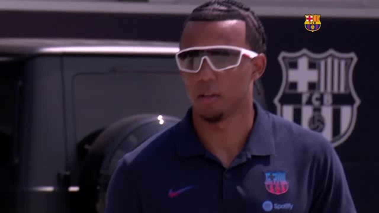 Kounde's first day as a Barcelona player