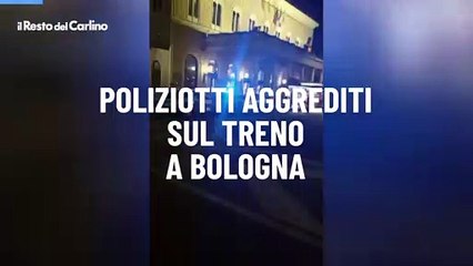 Poliziotti aggrediti sul treno a Bologna, il video