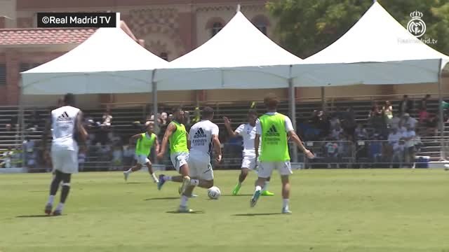 Real Madrid - Les beaux gestes de Benzema à l'entraînement