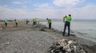Van haberleri... Belediye ekipleri Van Gölü sahilindeki çöpleri topladı