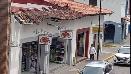 Tejados a punto de caer en banquetas del viejo Vallarta | CPS Noticias Puerto Vallarta