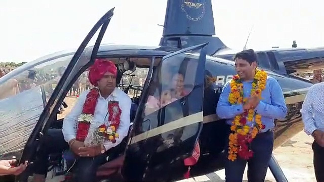स्कूल से आखिरी दिन मां को हेलिकॉप्टर से ऐसे लाया बेटा
