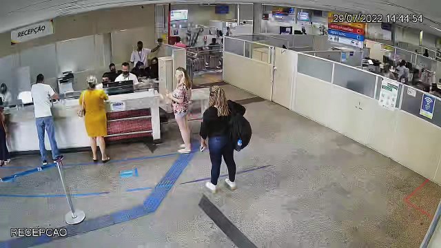 Vídeo flagra momento em que mulher faz supostas ofensas a servidor da Sejus-DF