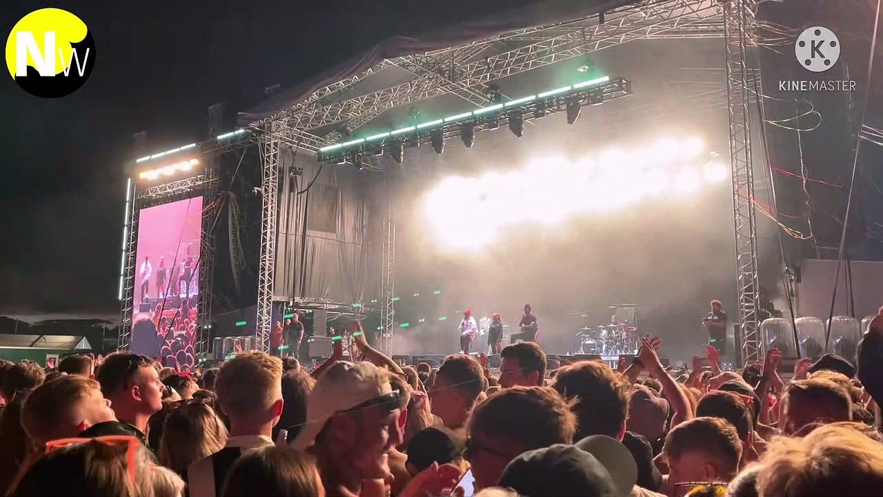 will.i.am stops Black Eyed Peas LooseFest show