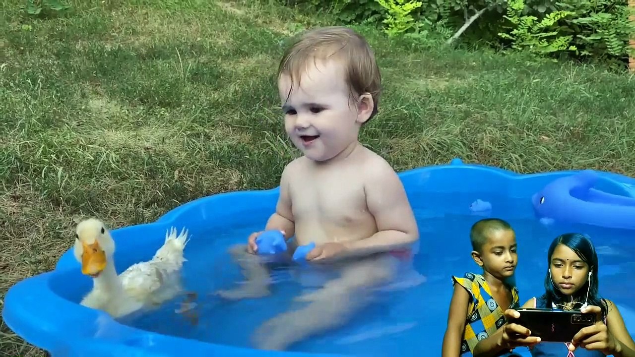 Funny Baby Reaction to Duckling in the Pool-75a9VsDKm4s-720p-1659241313329