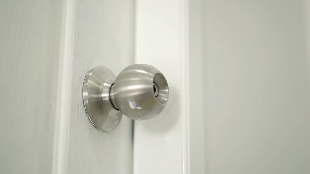 Ses locataires ne payaient pas, elle retrouve sa maison saccagée deux ans après