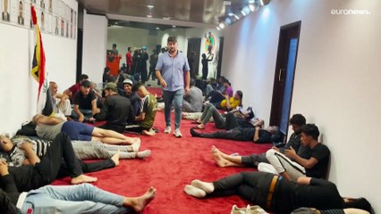 Iraq, sostenitori di al Sadr passano la notte in Parlamento