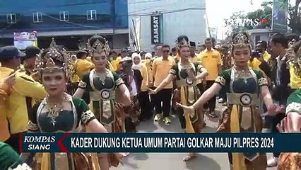 Télécharger la video: Kader Partai Golkar Karawang Dukung Airlangga Hartarto Maju Pilpres 2024