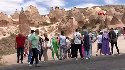 KAPADOKYA'DA PERİBACALARI HAYVANLARI ANDIRAN FİGÜRLERİYLE DİKKAT ÇEKİYOR