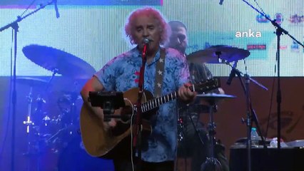 Yeni Türkü konserinde sahne ışıkları İlhan İrem için söndürüldü