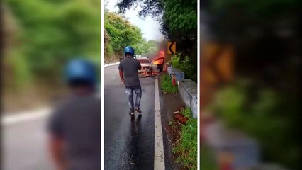 திம்பம் மலைப் பாதையில் திடீரென தீப்பிடித்த கார்... அதிர்ஷ்டவசமாக உயிர் தப்பிய பயணிகள்!