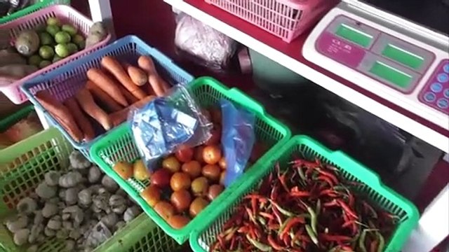 Tinjau Bahan Pangan Di Toko Grosir, Bupati Nduga Bersama Kapolres Nduga Memastikan Harga Dan Stok Tetap Stabil